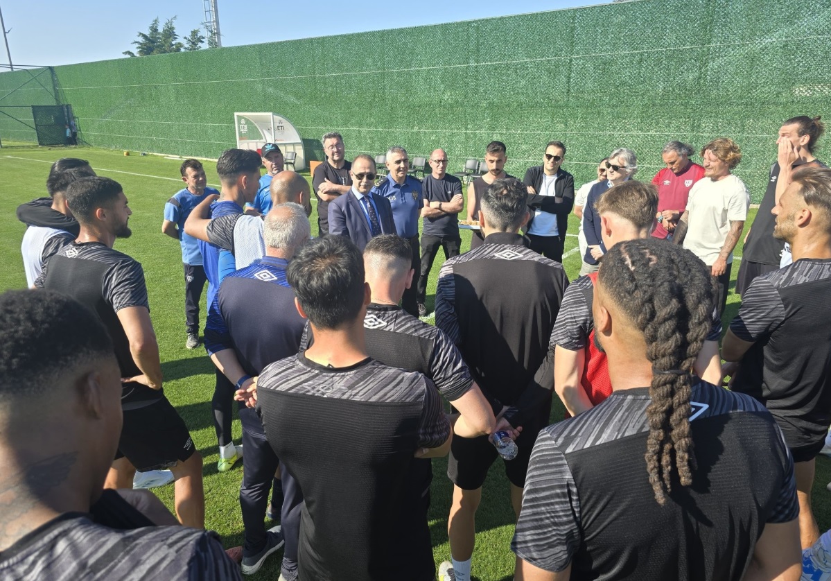 Kaymakamımız Engin Aksakal, Bandırmasporlu Oyuncuları ve Kulüp Başkanını Ziyaret Etti