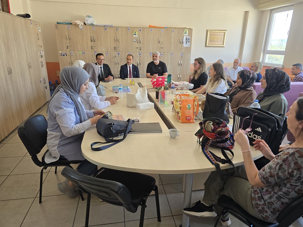 Kaymakam Aksakal, Bandırma İmam Hatip Ortaokulu Öğretmen ve Öğrencilerini Ziyaret Etti