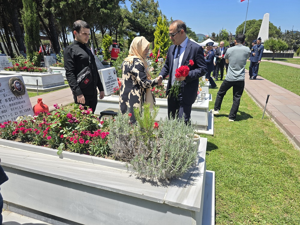 Kurban Bayramı Arifesinde, Bandırma Şehitliği Ziyaret Edilerek Şehitlerimiz Saygı ve Rahmetle Yad Edildi